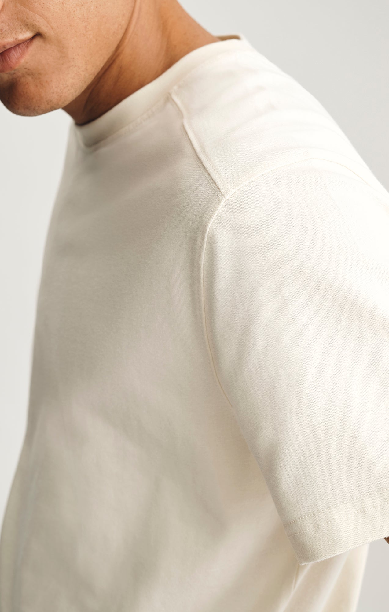 BASIC SHORT SLEEVE T-SHIRT IN TURTLE DOVE