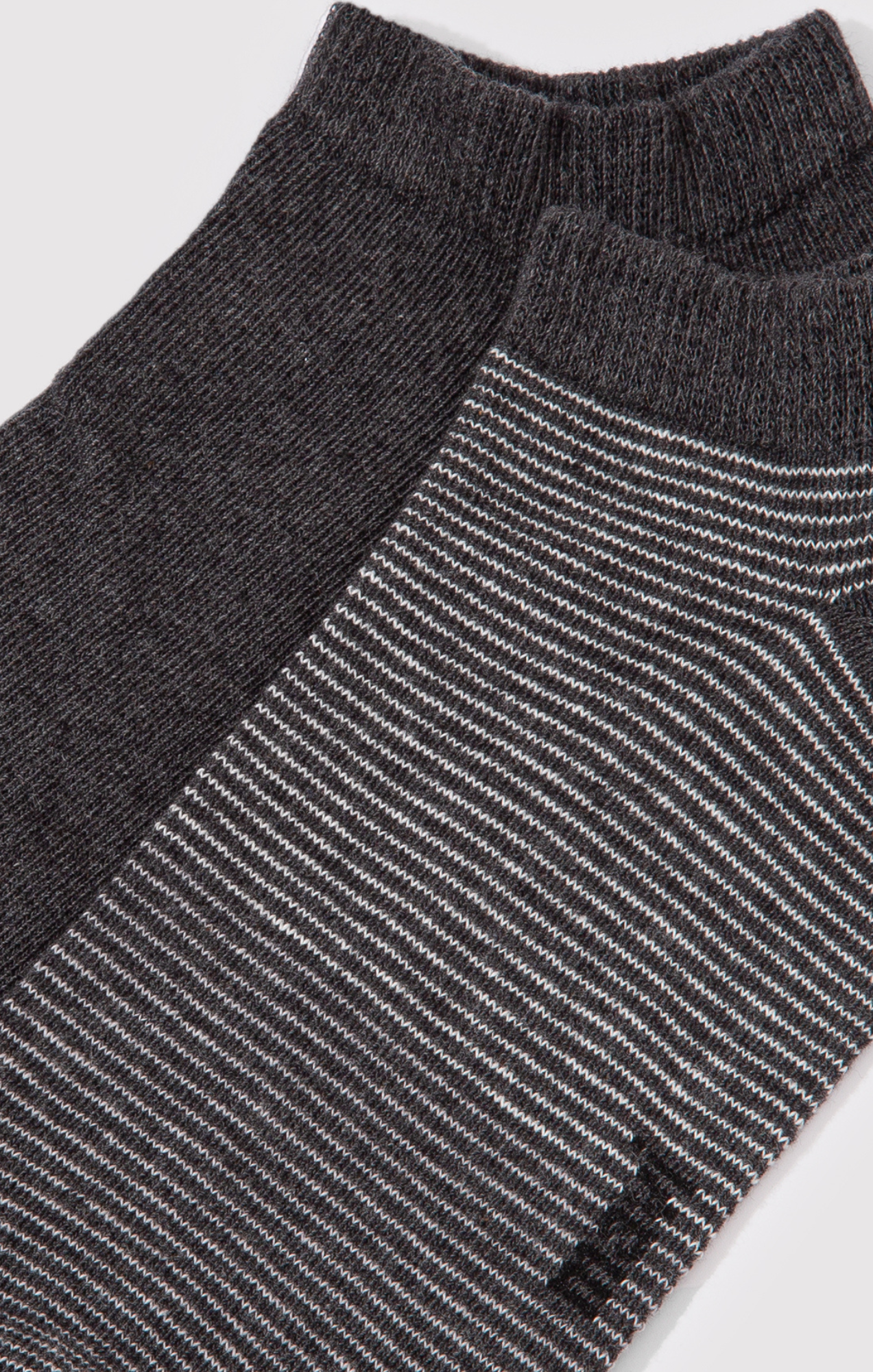 2-PACK ANKLE SOCKS IN ASSORTED COLORS