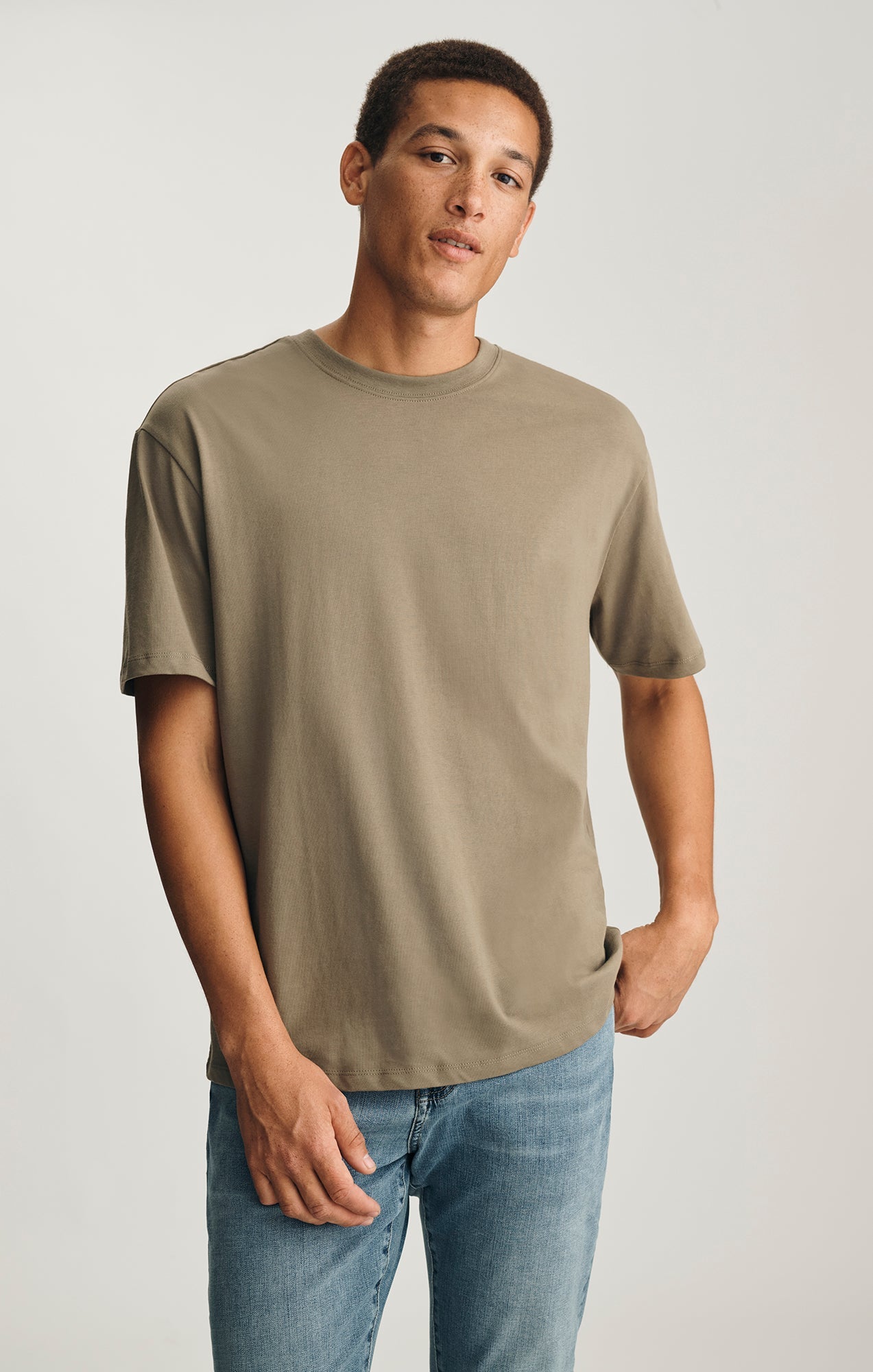 BASIC SHORT SLEEVE T-SHIRT IN DUSKY GREEN