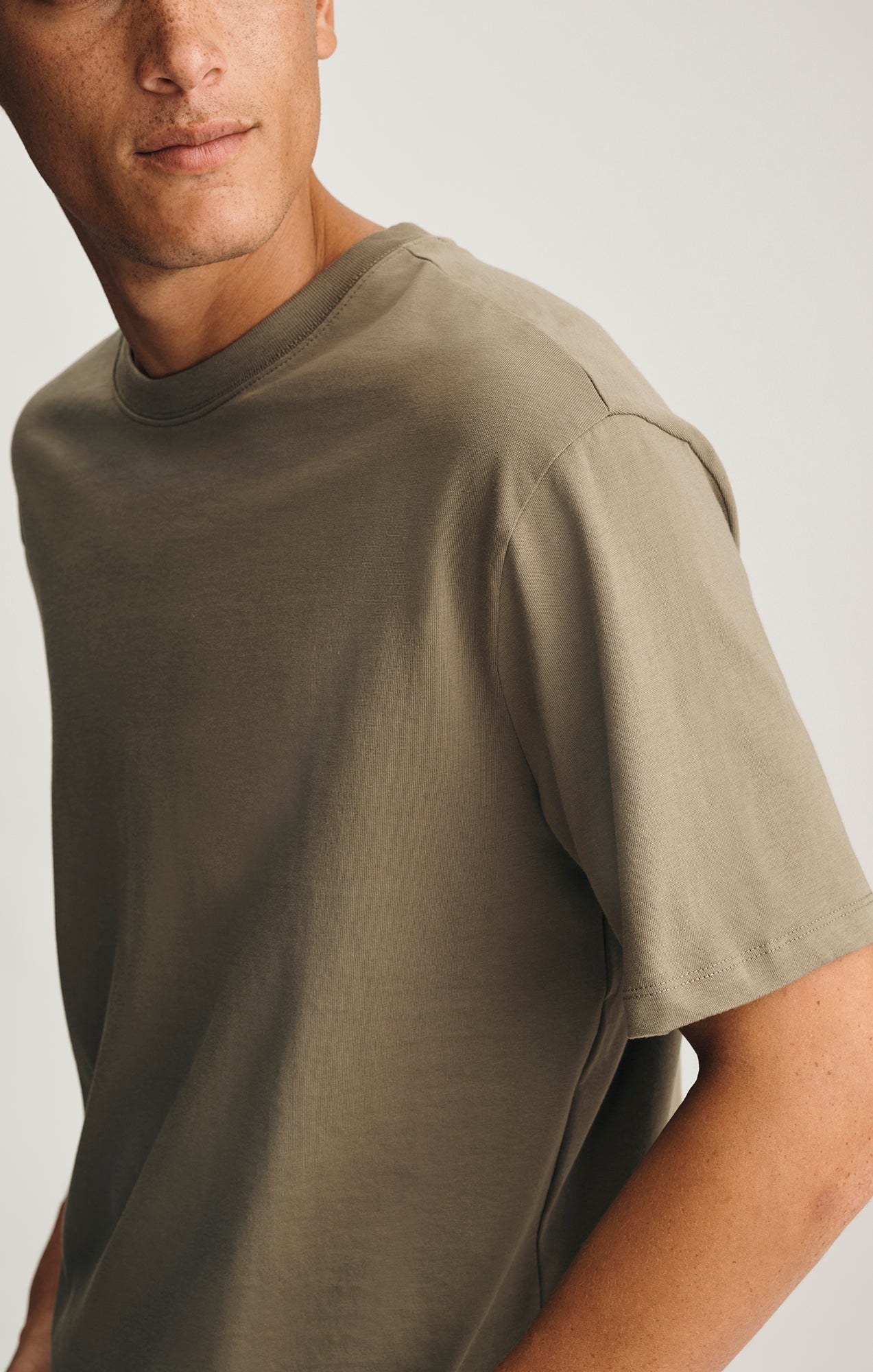 BASIC SHORT SLEEVE T-SHIRT IN DUSKY GREEN