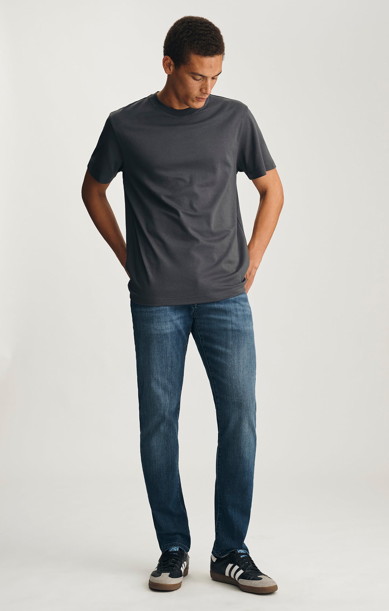 BASIC SHORT SLEEVE T-SHIRT IN ASPHALT